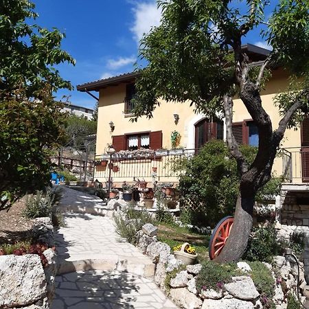 Il Girasole Bed and Breakfast Castelvecchio Calvisio Eksteriør billede