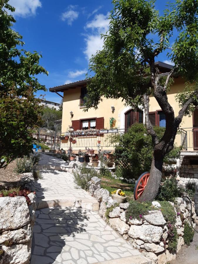 Il Girasole Bed and Breakfast Castelvecchio Calvisio Eksteriør billede