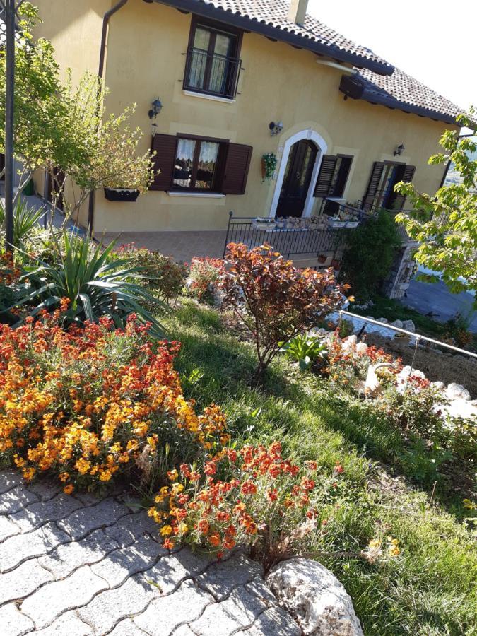 Il Girasole Bed and Breakfast Castelvecchio Calvisio Eksteriør billede